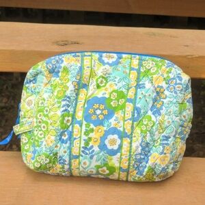 Vera Bradley Floral Quilted Women's Make-Up Bag Zip Closure Fully Lined In Clea